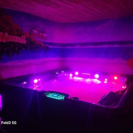 Studio Avec Terrasse Et Jacuzzi 瓦尔邦讷 外观 照片