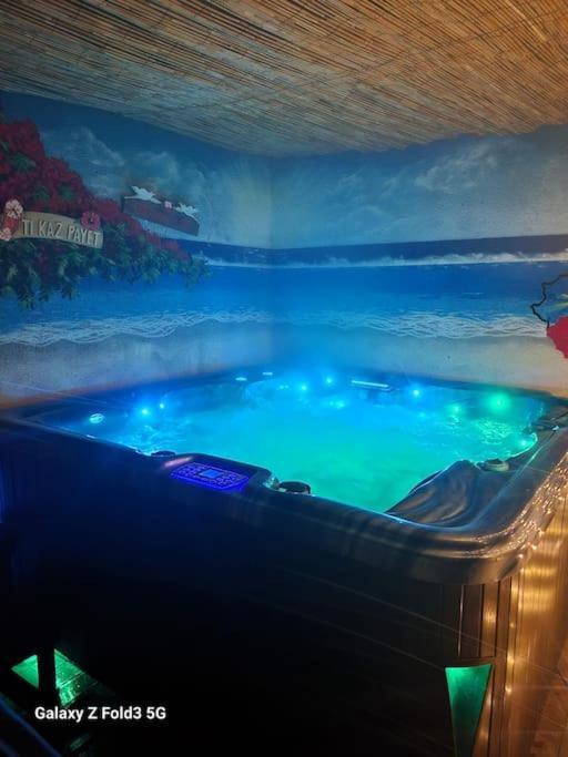 Studio Avec Terrasse Et Jacuzzi 瓦尔邦讷 外观 照片